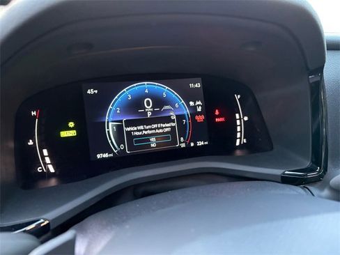 Used 2025 Toyota Camry SE image 13