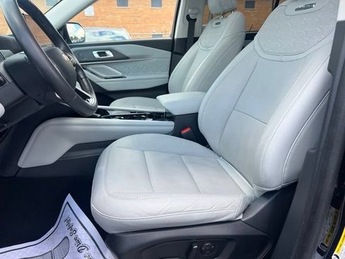 Certified 2025 Ford Explorer Platinum w/ Ultimate Package AWD/4WD image 19