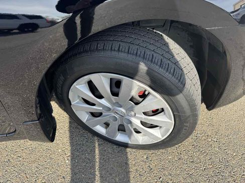 Used 2015 Nissan Sentra S image 34