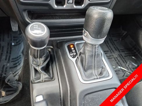 Certified 2019 Jeep Wrangler Unlimited Sahara AWD/4WD image 61