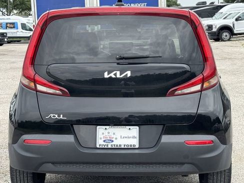 Used 2022 Kia Soul LX FWD image 5