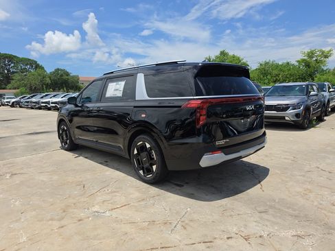 New 2026 Kia Carnival EX FWD image 6