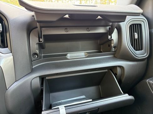 Used 2025 Chevrolet Silverado 1500 Custom image 8