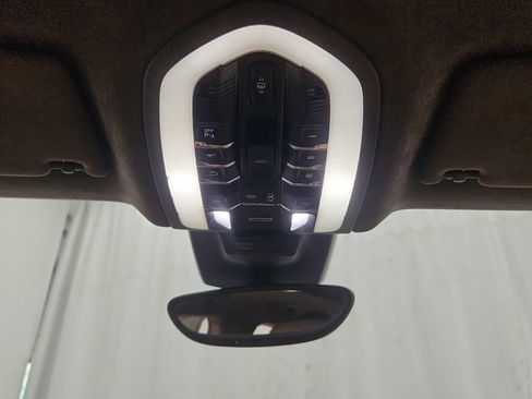 Used 2017 Porsche Macan Turbo AWD/4WD image 30