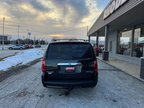 Used 2010 Dodge Grand Caravan SXT w/ Family Value Group image 4