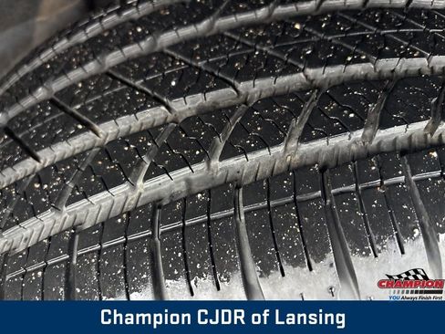 Used 2023 Jeep Grand Cherokee L Laredo image 7