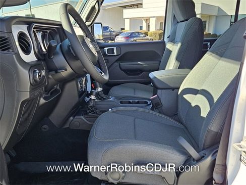 New 2025 Jeep Gladiator Sport image 5