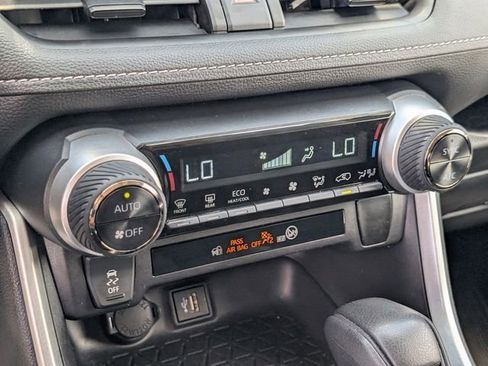 Used 2024 Toyota RAV4 LE AWD/4WD image 28