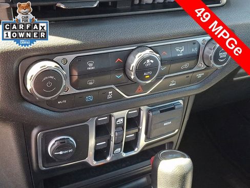 Used 2024 Jeep Wrangler Unlimited AWD/4WD image 15