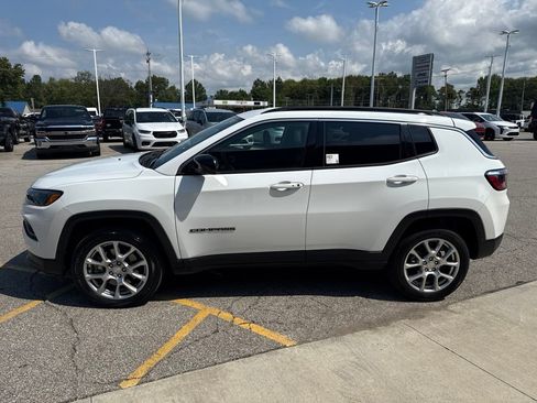 Used 2023 Jeep Compass Latitude AWD/4WD image 9