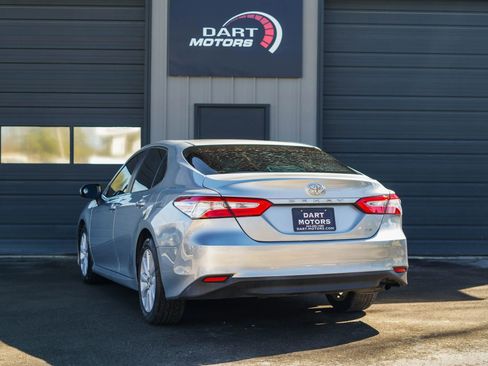 Used 2018 Toyota Camry LE image 5