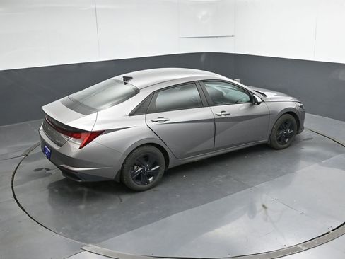 Used 2022 Hyundai Elantra Blue image 49