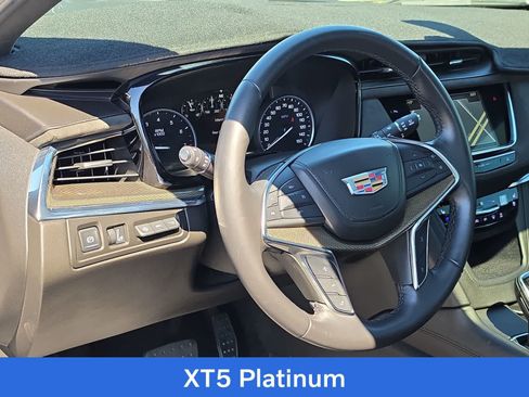 Used 2018 Cadillac XT5 Platinum w/ Driver Assist Package AWD/4WD image 10