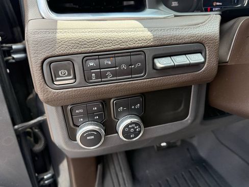 Used 2021 GMC Yukon XL Denali AWD/4WD image 12