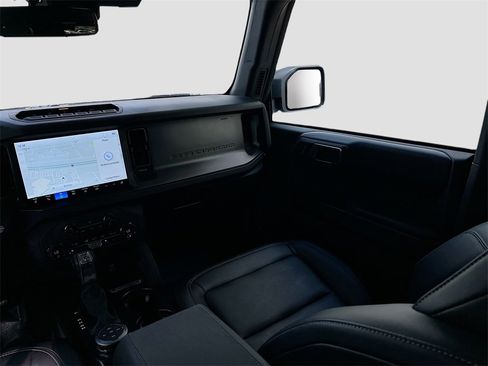 Used 2025 Ford Bronco Badlands image 23