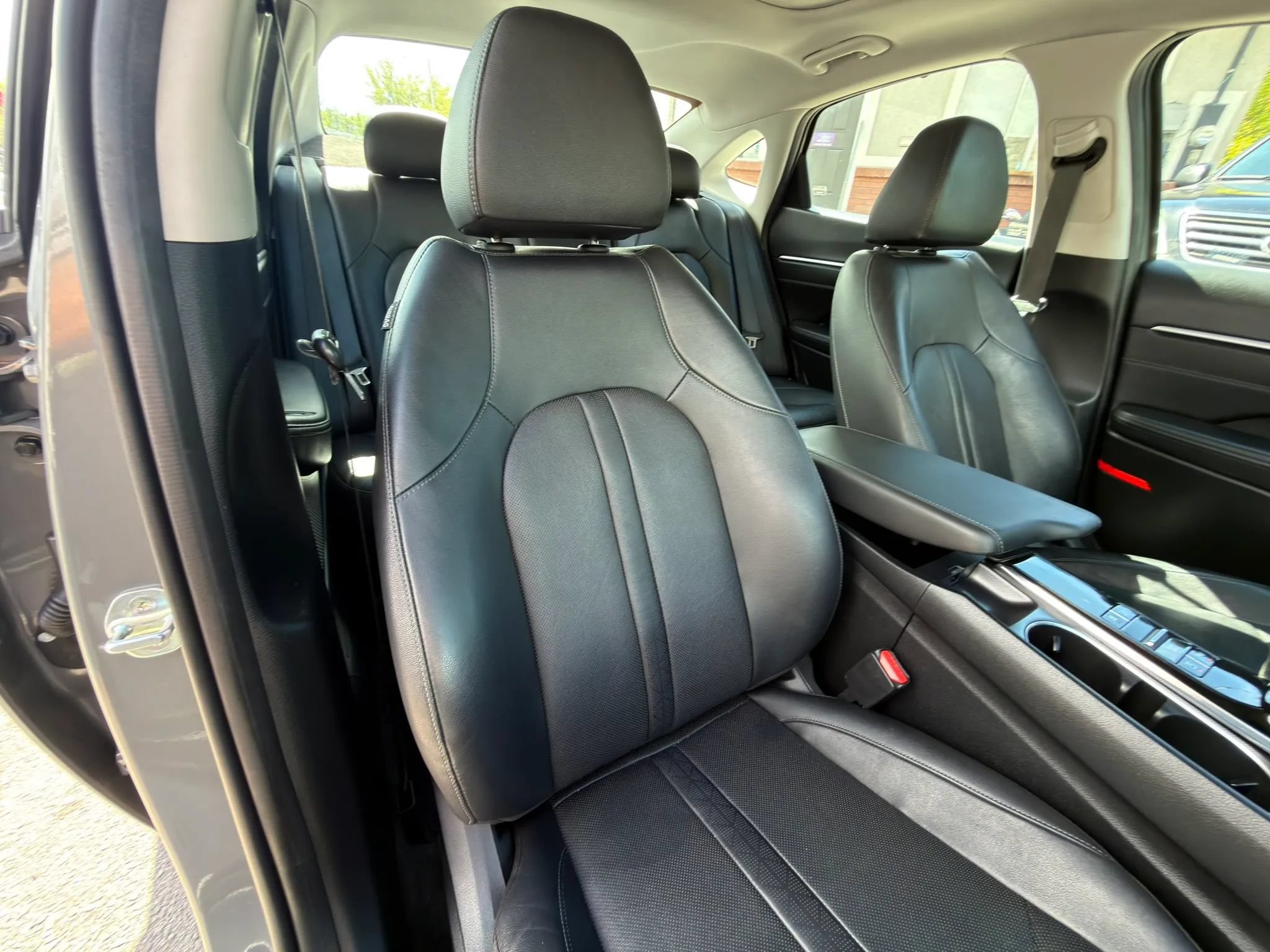 Used 2022 Hyundai Sonata Limited w/ Cargo Package FWD image 9