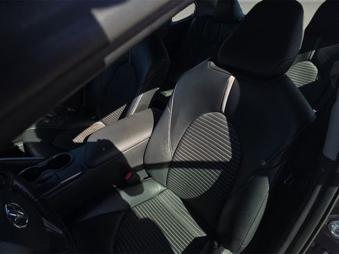 Used 2021 Toyota Camry SE image 30