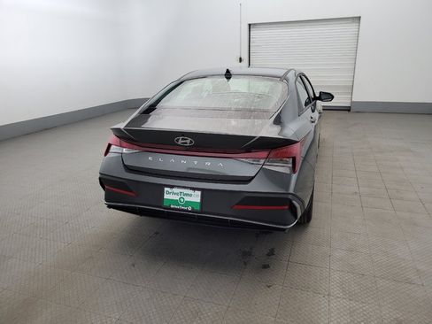 Used 2024 Hyundai Elantra SE image 7