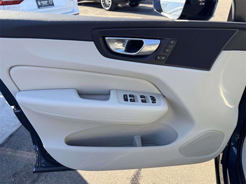 Used 2023 Volvo XC60 B5 Plus image 14