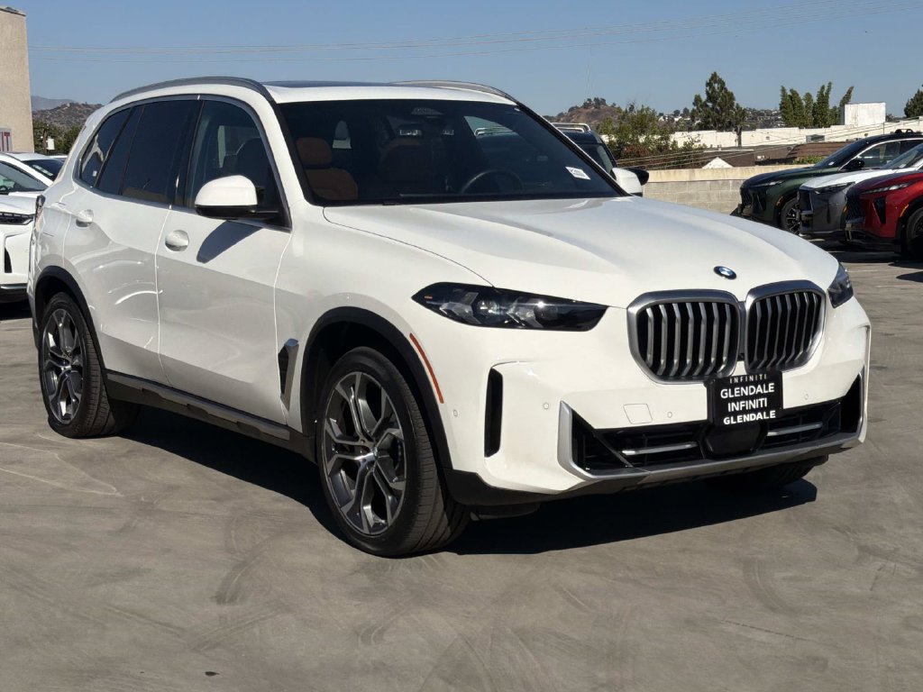 Used 2024 BMW X5 sDrive40i w/ Parking Assistance Package RWD image 2