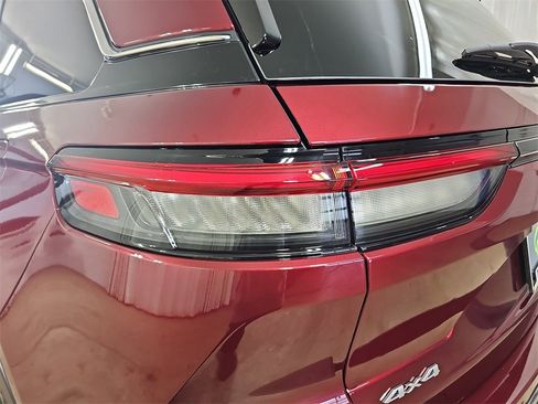 Used 2025 Jeep Grand Cherokee Limited image 39