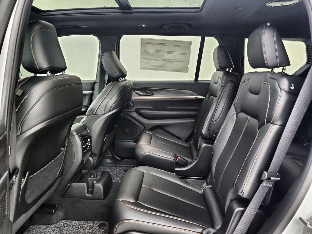 New 2026 Jeep Grand Cherokee L Limited AWD/4WD image 32