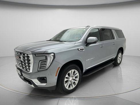 Used 2025 GMC Yukon XL Denali AWD/4WD image 3