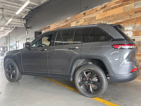 Used 2022 Jeep Grand Cherokee Altitude image 10