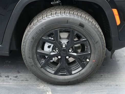 New 2025 Jeep Grand Cherokee 4WD image 39
