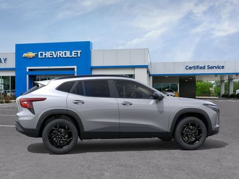 New 2026 Chevrolet Trax LT w/ Sunroof Package FWD image 5
