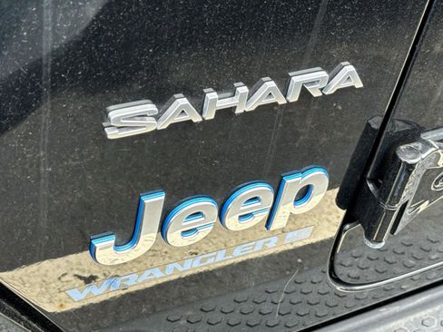 Used 2023 Jeep Wrangler Unlimited Sahara w/ Cold Weather Group image 5