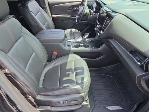 Used 2023 Chevrolet Traverse RS FWD image 20