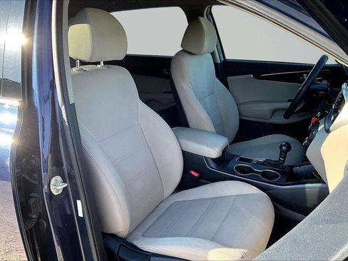Used 2018 Kia Sorento AWD image 8