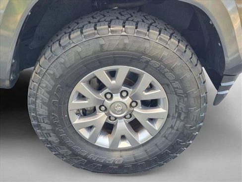 Used 2016 Toyota Tacoma SR5 w/ SR5 Appearance Package (SN) RWD image 22