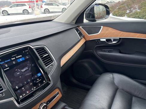Certified 2023 Volvo XC90 B6 Core w/ Climate Package image 28