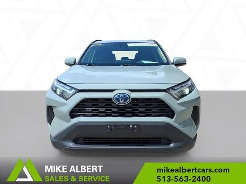 Used 2022 Toyota RAV4 XLE AWD/4WD image 2
