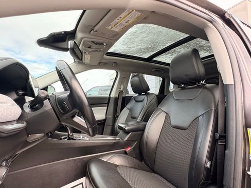 Used 2022 Jeep Compass Latitude w/ Sun and Sound Group image 23