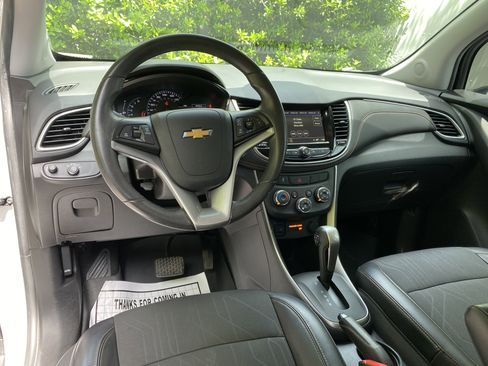 Used 2018 Chevrolet Trax LT w/ LT Convenience Package AWD/4WD image 33