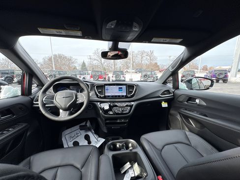 New 2026 Chrysler Pacifica Select image 12