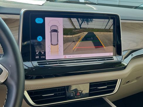 Certified 2026 Volkswagen Atlas SE FWD image 30