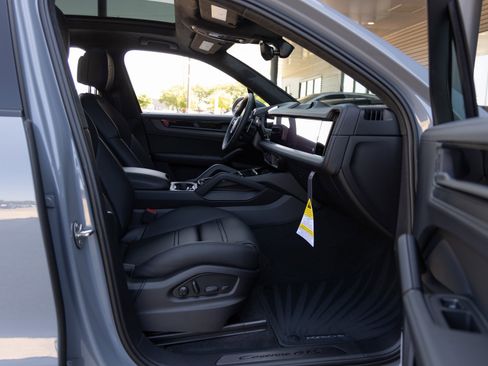 Certified 2026 Porsche Cayenne GTS image 39