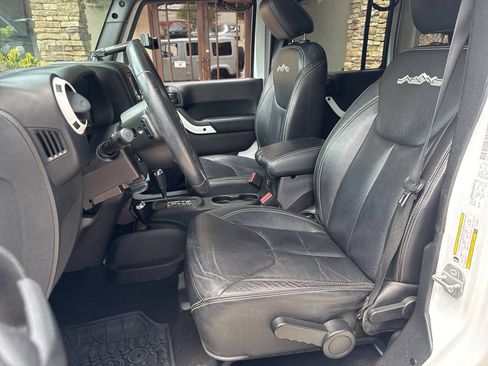 Used 2014 Jeep Wrangler Unlimited Sahara AWD/4WD image 8