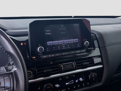 Used 2024 Nissan Pathfinder SV FWD image 14