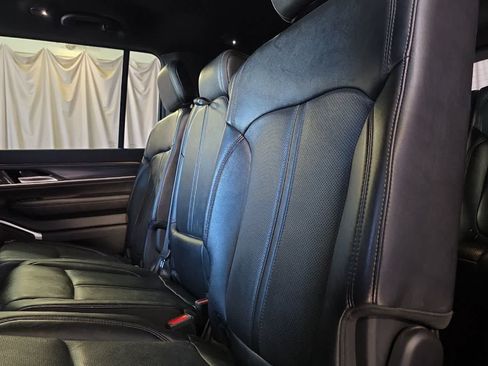 Used 2024 Jeep Wagoneer Series II w/ Flexible Seating Group RWD image 17