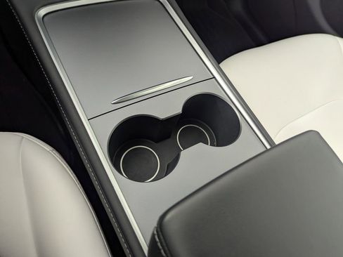 Used 2024 Tesla Model Y Long Range image 43