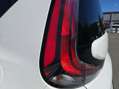 Used 2024 Kia Soul LX w/ Option Group 015 image 37