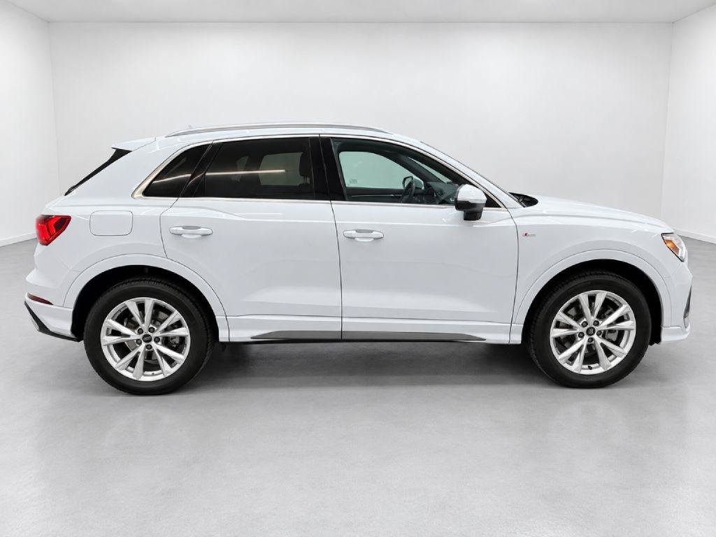 Used 2021 Audi Q3 2.0T Premium Plus w/ Premium Plus Package AWD/4WD image 2