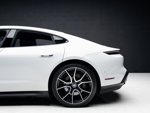 Used 2023 Porsche Taycan w/ Premium Package image 17