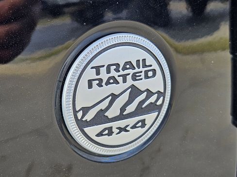 Used 2022 Jeep Gladiator Sport image 15