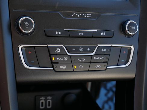 Certified 2020 Ford Fusion SE w/ Equipment Group 151A image 23